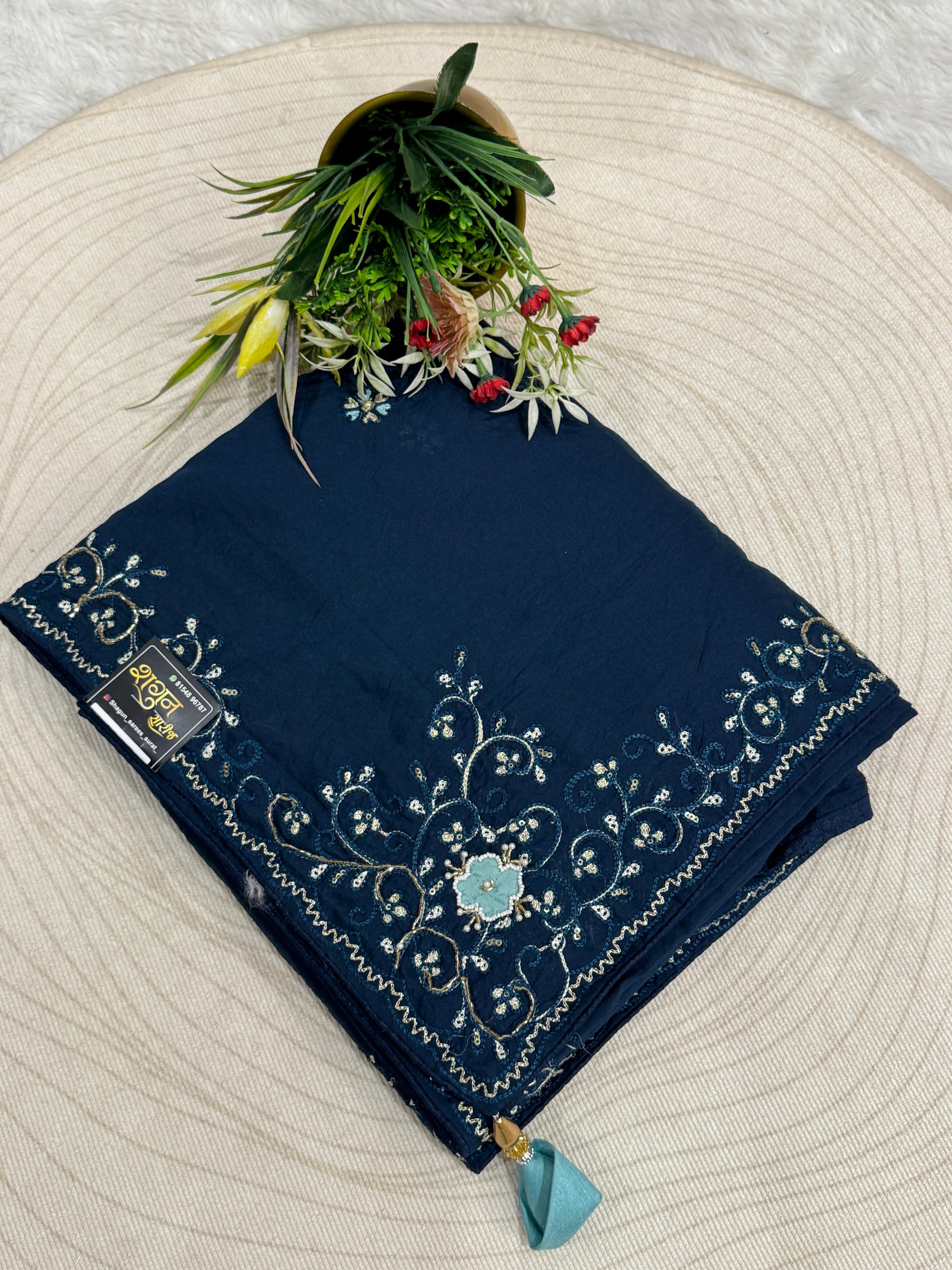 Elegant Saree with Border Work, Designer Moti & Contrast Blouse β Stunning Craftsmanship ππ«