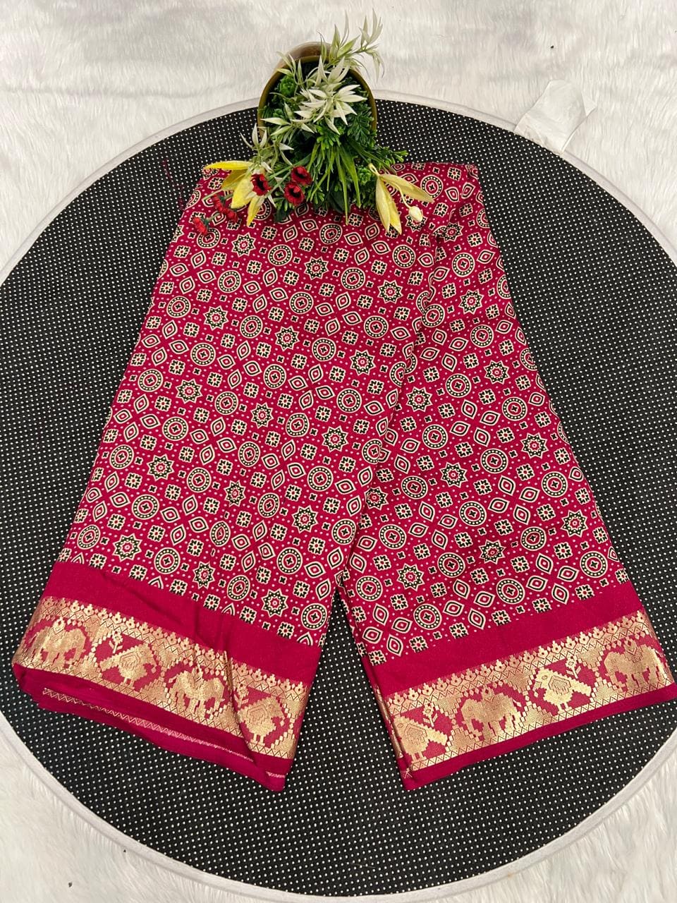 Stunning Ajarakh Saree β Tradition at an Affordable Price πΏβ¨