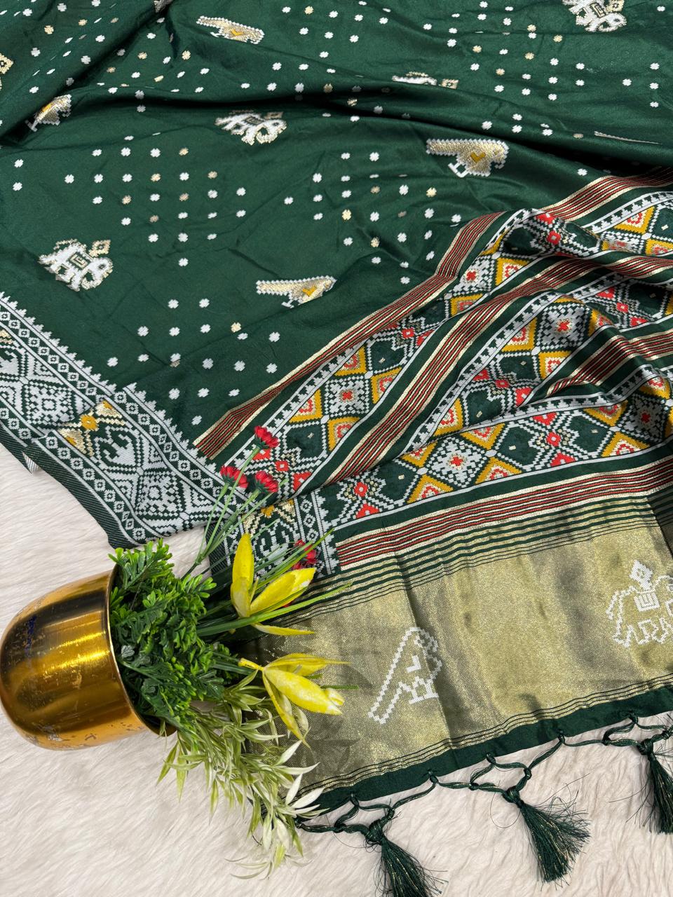 Exquisite Patola Saree with Lagdi Patto β Elegant Birds Work on Pallu π¦β¨