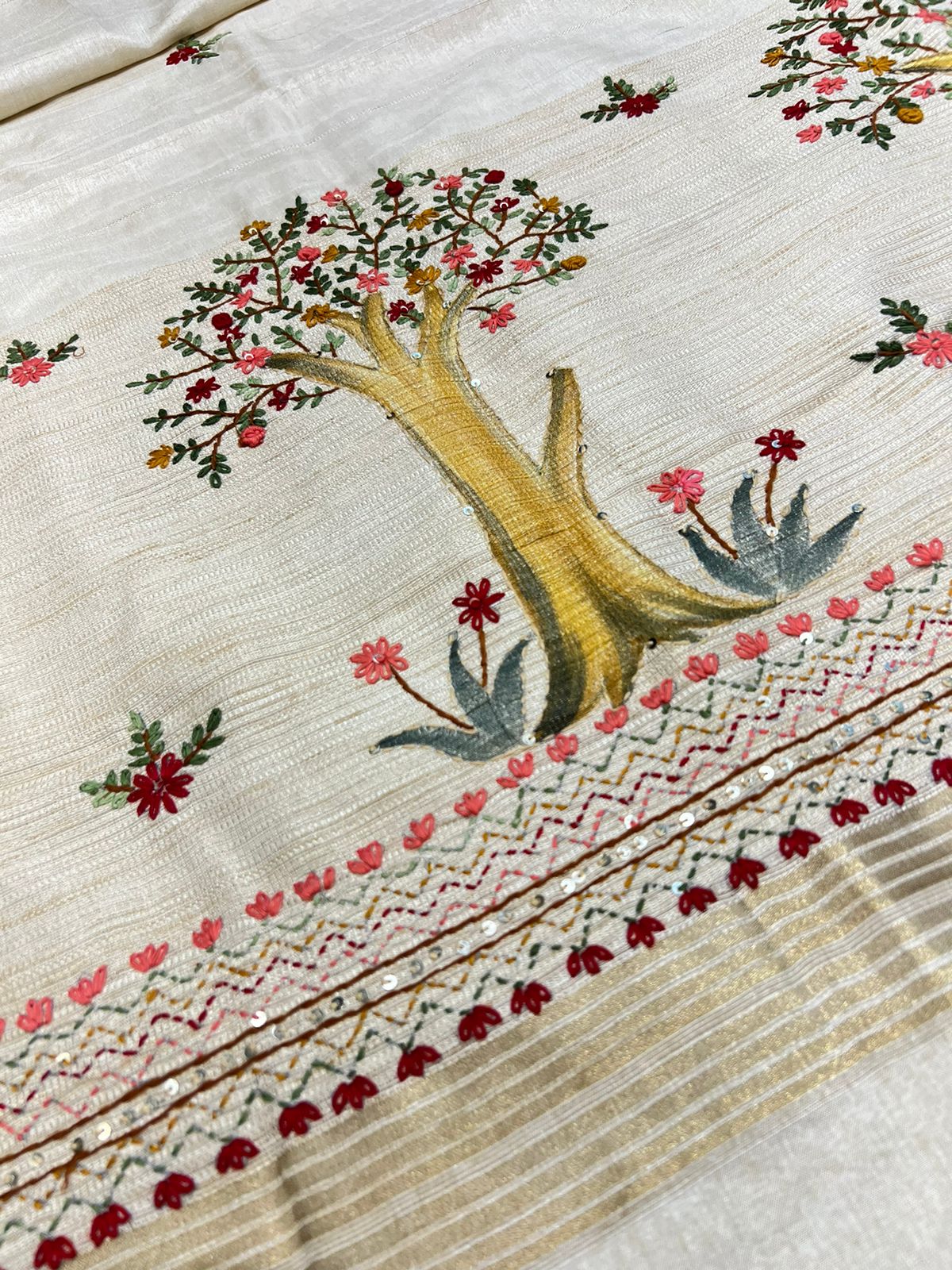 🌿 Elegant Pure Cotton Designer Saree with Kathawork & Dhagawork – Nature-Inspired Tree🌸