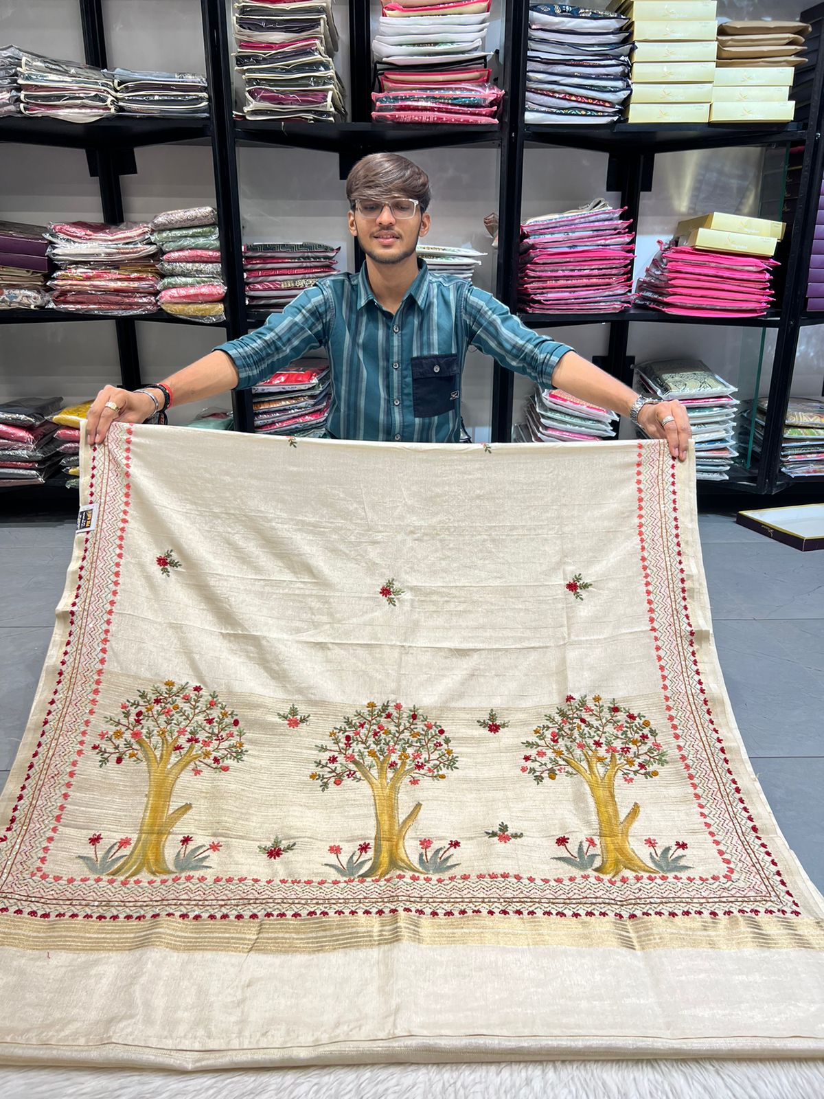 🌿 Elegant Pure Cotton Designer Saree with Kathawork & Dhagawork – Nature-Inspired Tree🌸