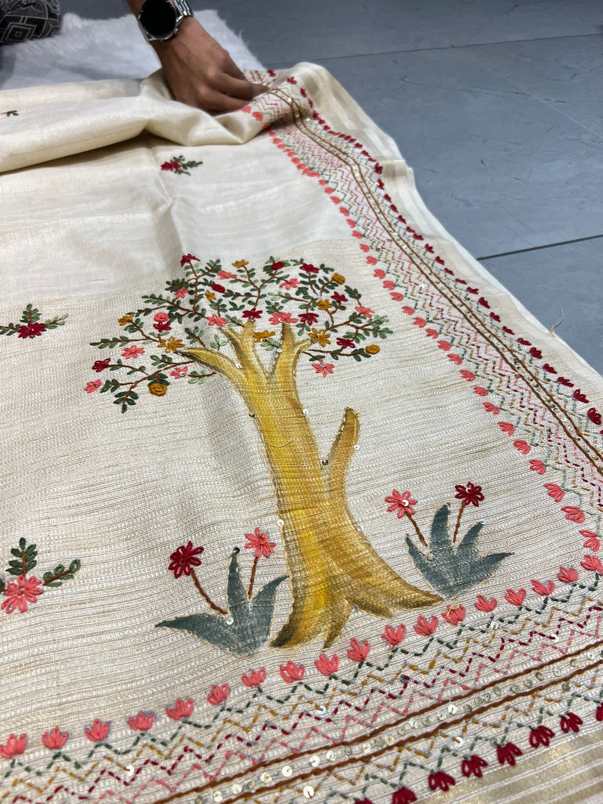 🌿 Elegant Pure Cotton Designer Saree with Kathawork & Dhagawork – Nature-Inspired Tree🌸