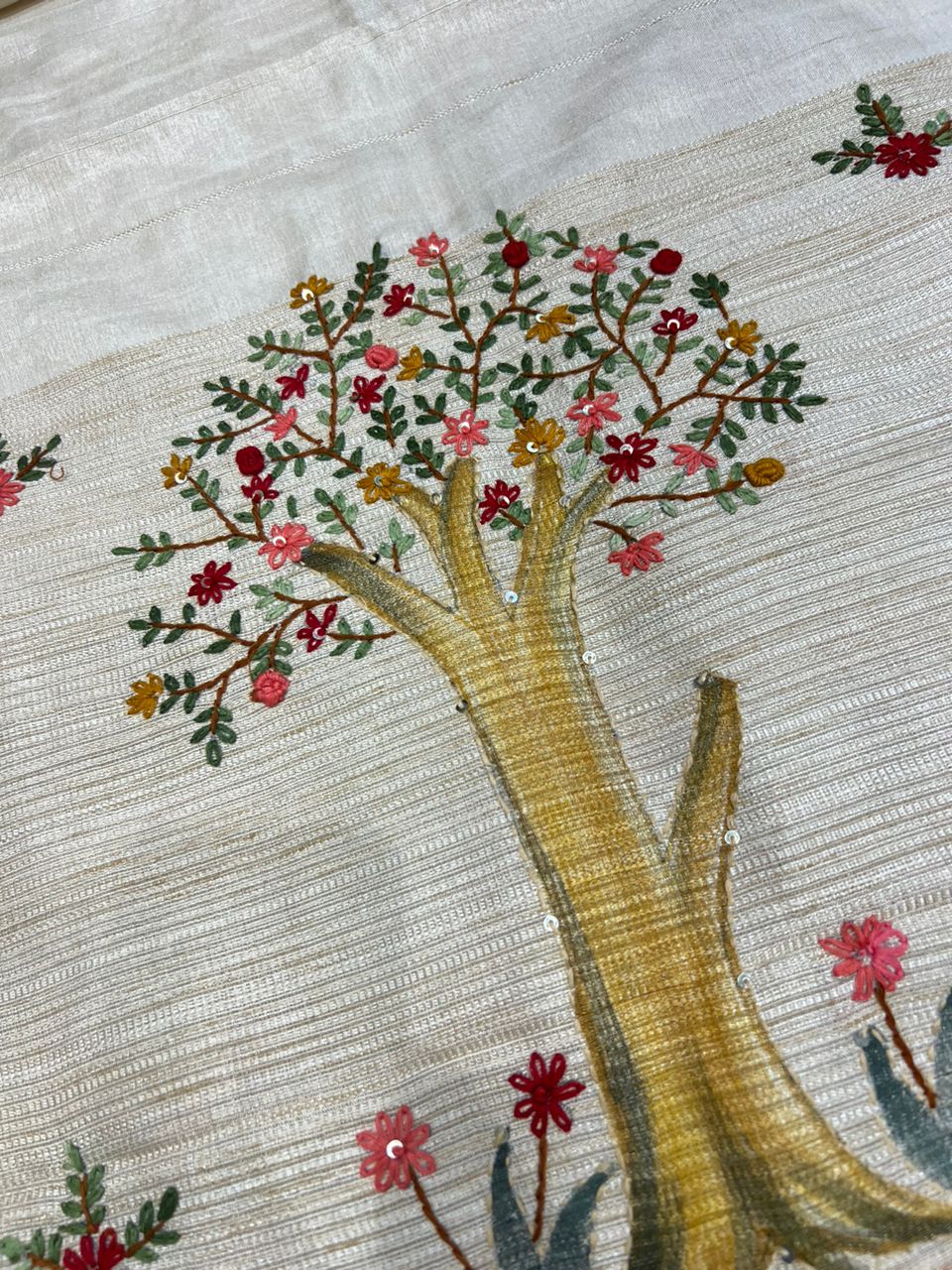 🌿 Elegant Pure Cotton Designer Saree with Kathawork & Dhagawork – Nature-Inspired Tree🌸