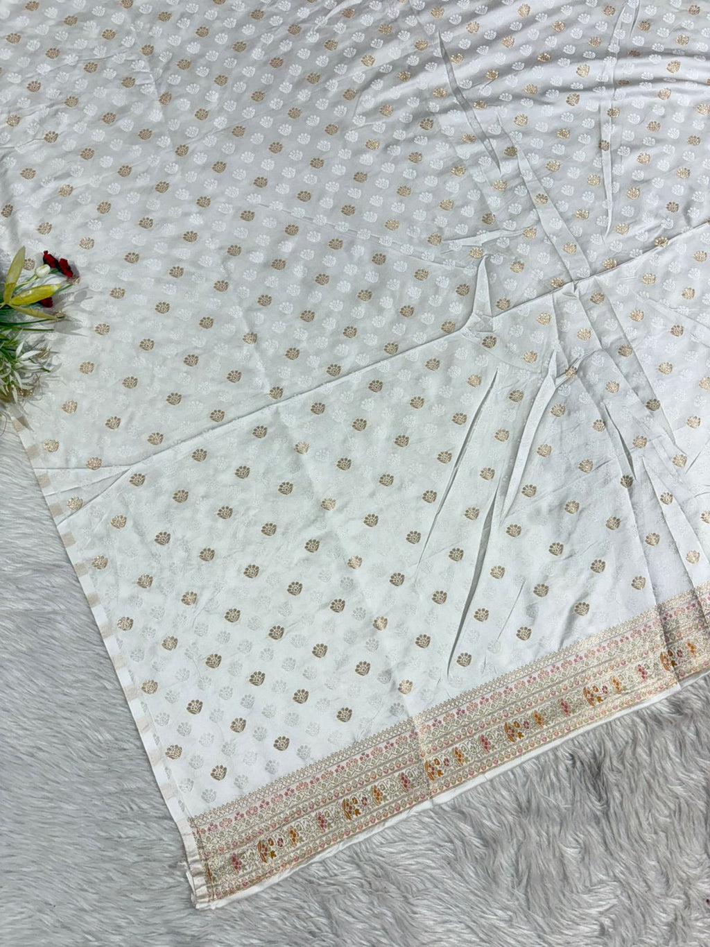 Elegant Kanjivaram Silk Saree with Rich Zari Work & Temple Motifs – Wedding & Festive Wear by Shagun Sarees ✨