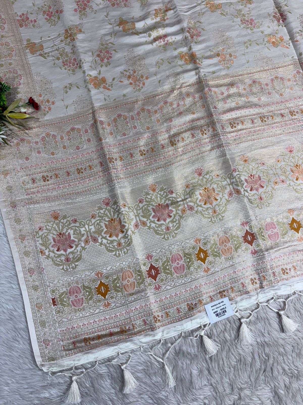 Elegant Kanjivaram Silk Saree with Rich Zari Work & Temple Motifs – Wedding & Festive Wear by Shagun Sarees ✨