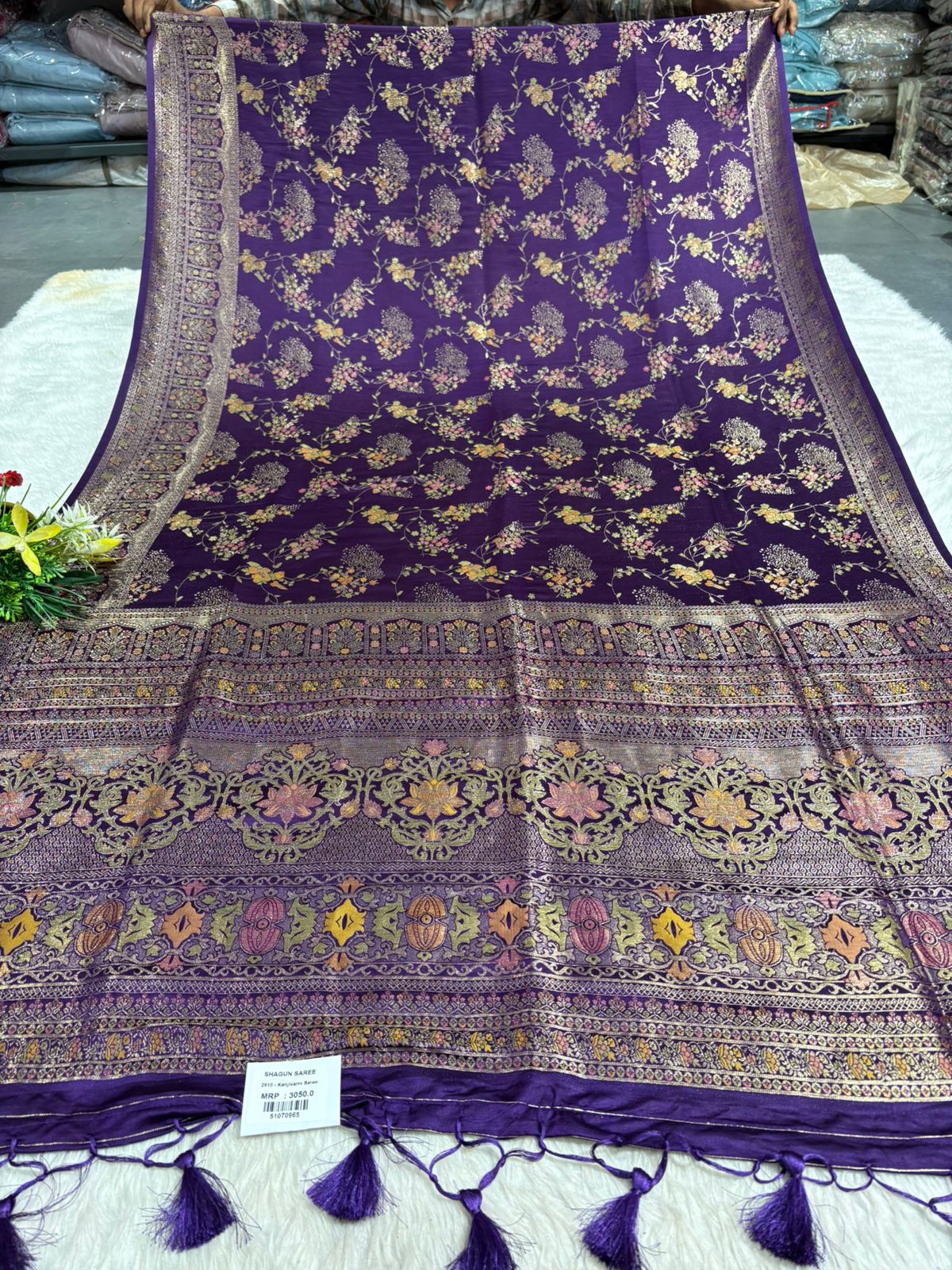 Elegant Kanjivaram Silk Saree with Rich Zari Work & Temple Motifs – Wedding & Festive Wear by Shagun Sarees ✨