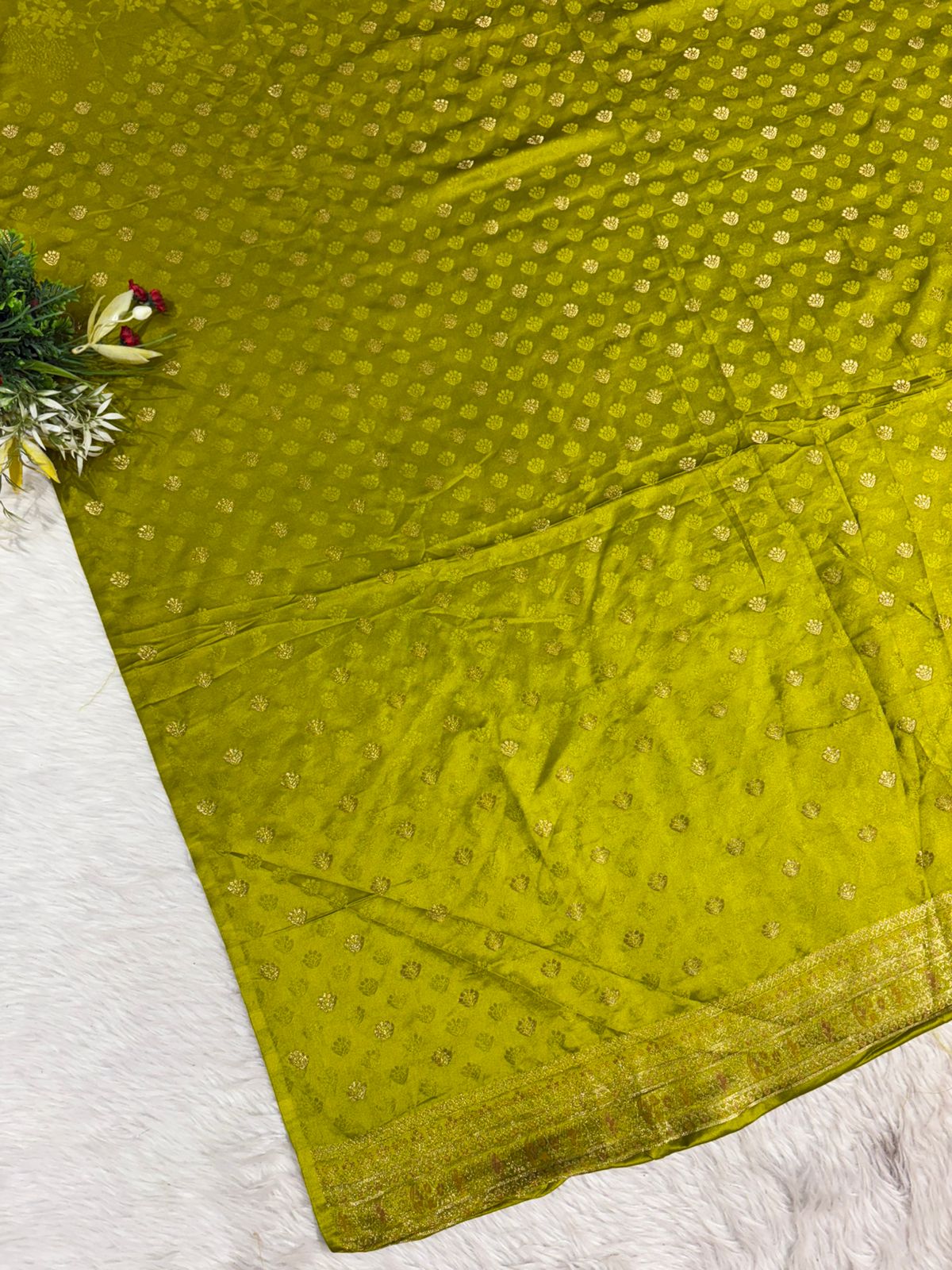 Elegant Kanjivaram Silk Saree with Rich Zari Work & Temple Motifs – Wedding & Festive Wear by Shagun Sarees ✨