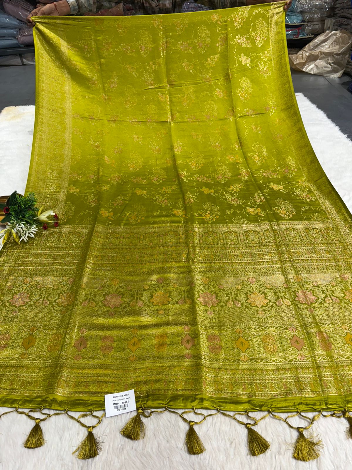 Elegant Kanjivaram Silk Saree with Rich Zari Work & Temple Motifs – Wedding & Festive Wear by Shagun Sarees ✨