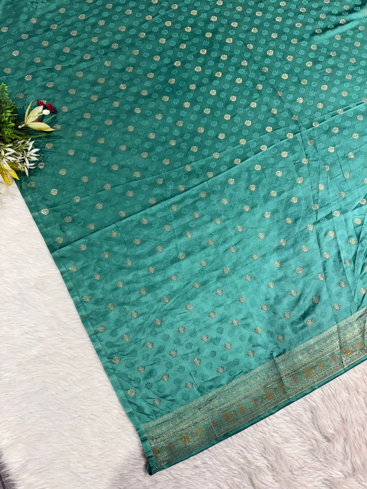 Elegant Kanjivaram Silk Saree with Rich Zari Work & Temple Motifs – Wedding & Festive Wear by Shagun Sarees ✨