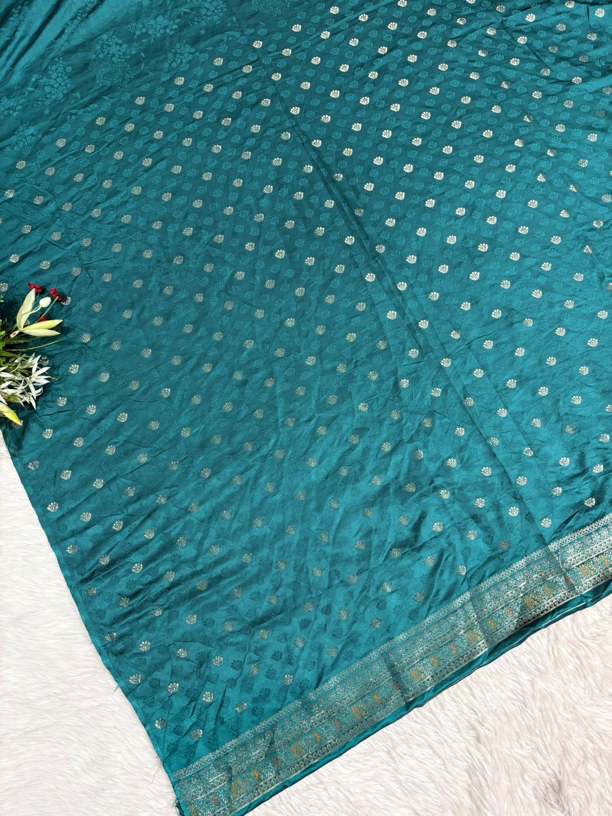 Elegant Kanjivaram Silk Saree with Rich Zari Work & Temple Motifs – Wedding & Festive Wear by Shagun Sarees ✨
