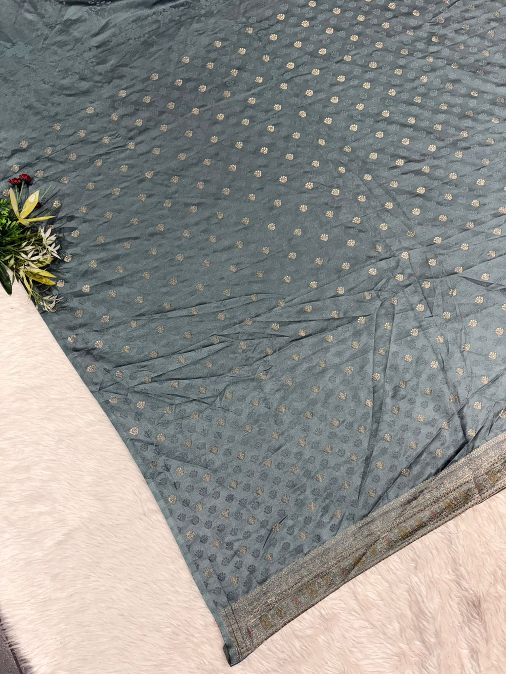 Elegant Kanjivaram Silk Saree with Rich Zari Work & Temple Motifs – Wedding & Festive Wear by Shagun Sarees ✨