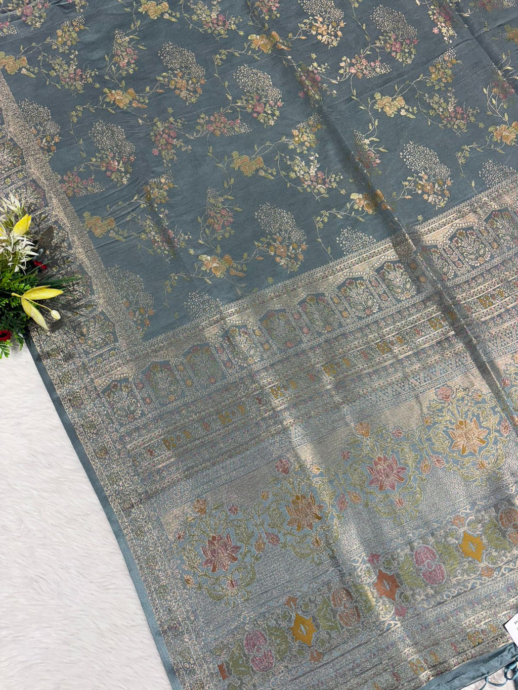 Elegant Kanjivaram Silk Saree with Rich Zari Work & Temple Motifs – Wedding & Festive Wear by Shagun Sarees ✨