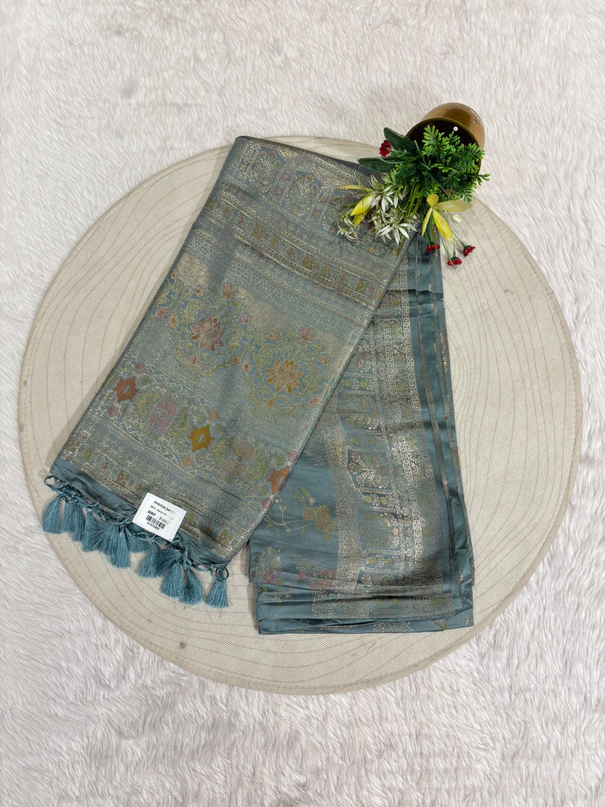 Elegant Kanjivaram Silk Saree with Rich Zari Work & Temple Motifs – Wedding & Festive Wear by Shagun Sarees ✨