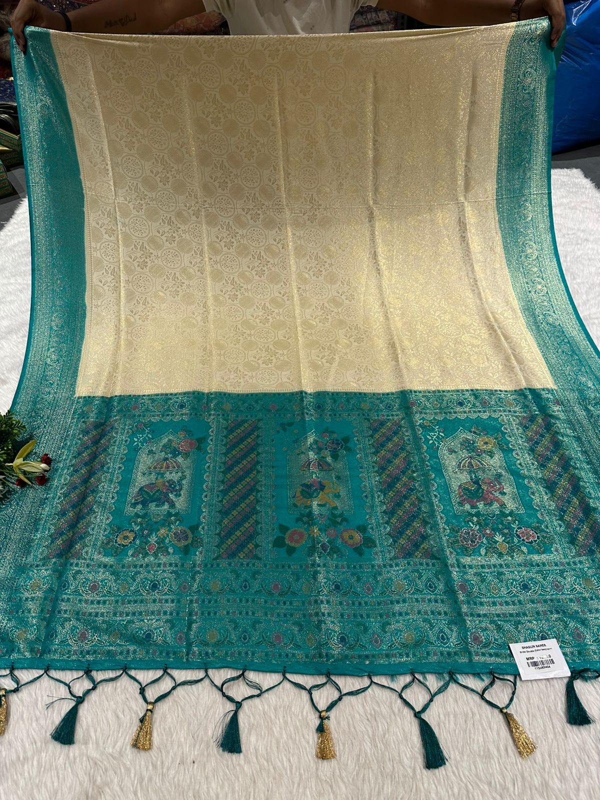 Traditional Kanjivaram Silk Saree with Royal Zari Pallu & Blouse – Wedding & Festive Wear by Shagun Sarees ✨