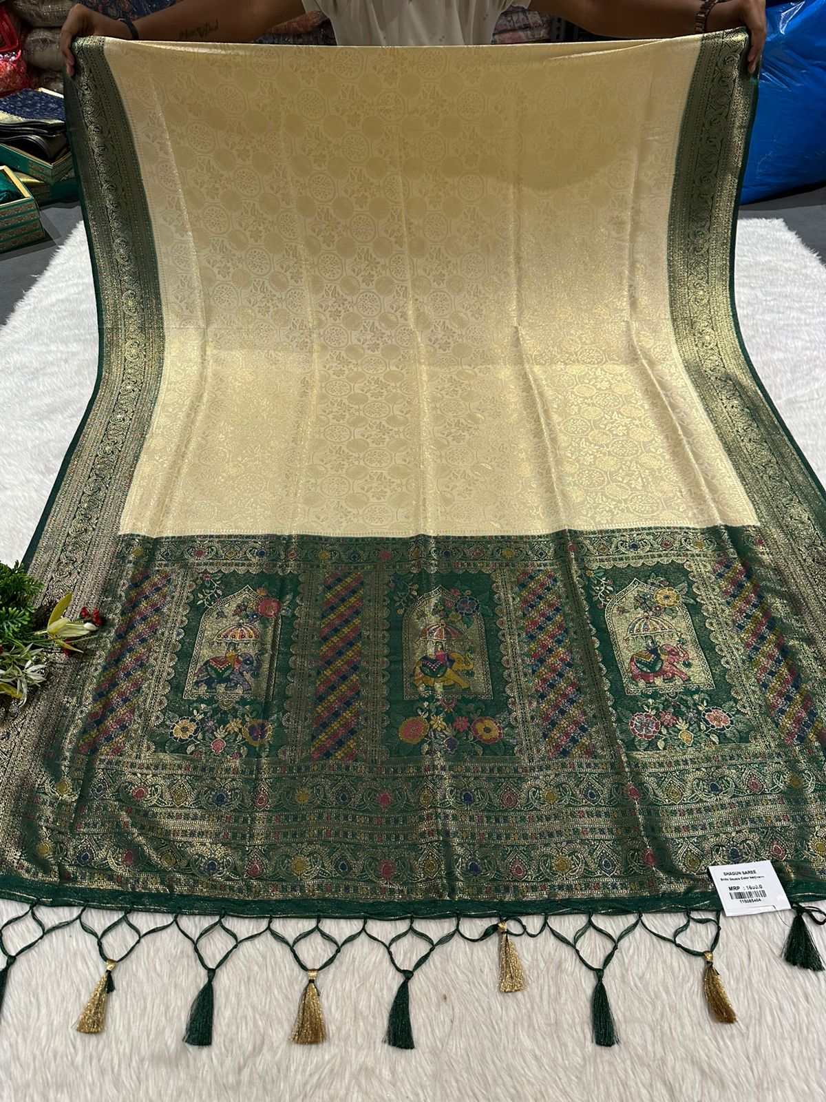 Traditional Kanjivaram Silk Saree with Royal Zari Pallu & Blouse – Wedding & Festive Wear by Shagun Sarees ✨