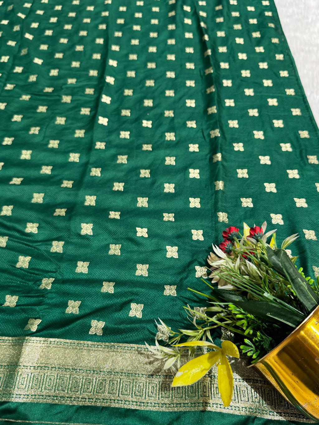 Unique Bandhani & Patola Style Saree – Vibrant Colors & Intricate Designs 🌸✨