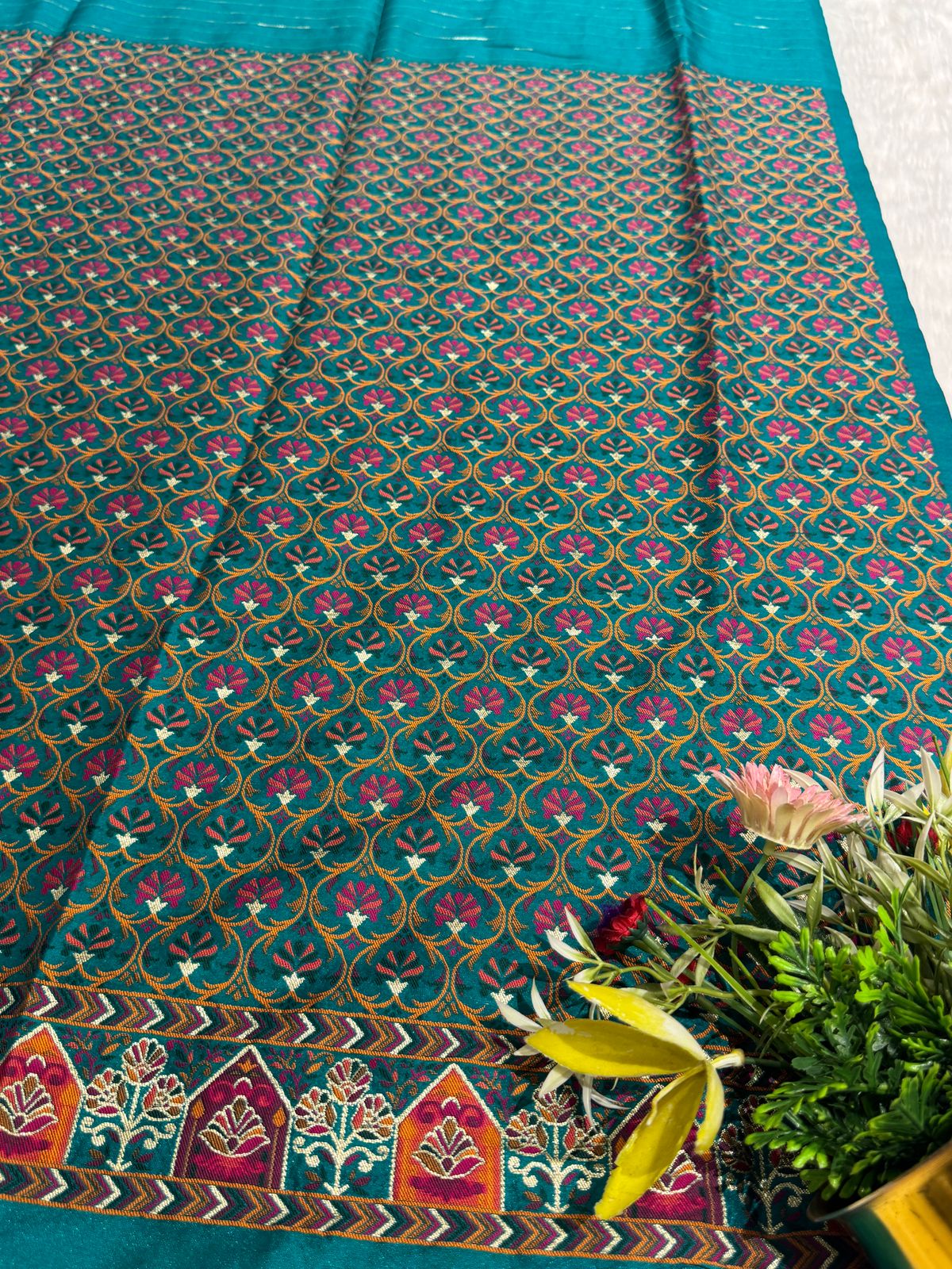 Elegant Traditional Patola Saree – Timeless Beauty at a Great Price 🌸✨