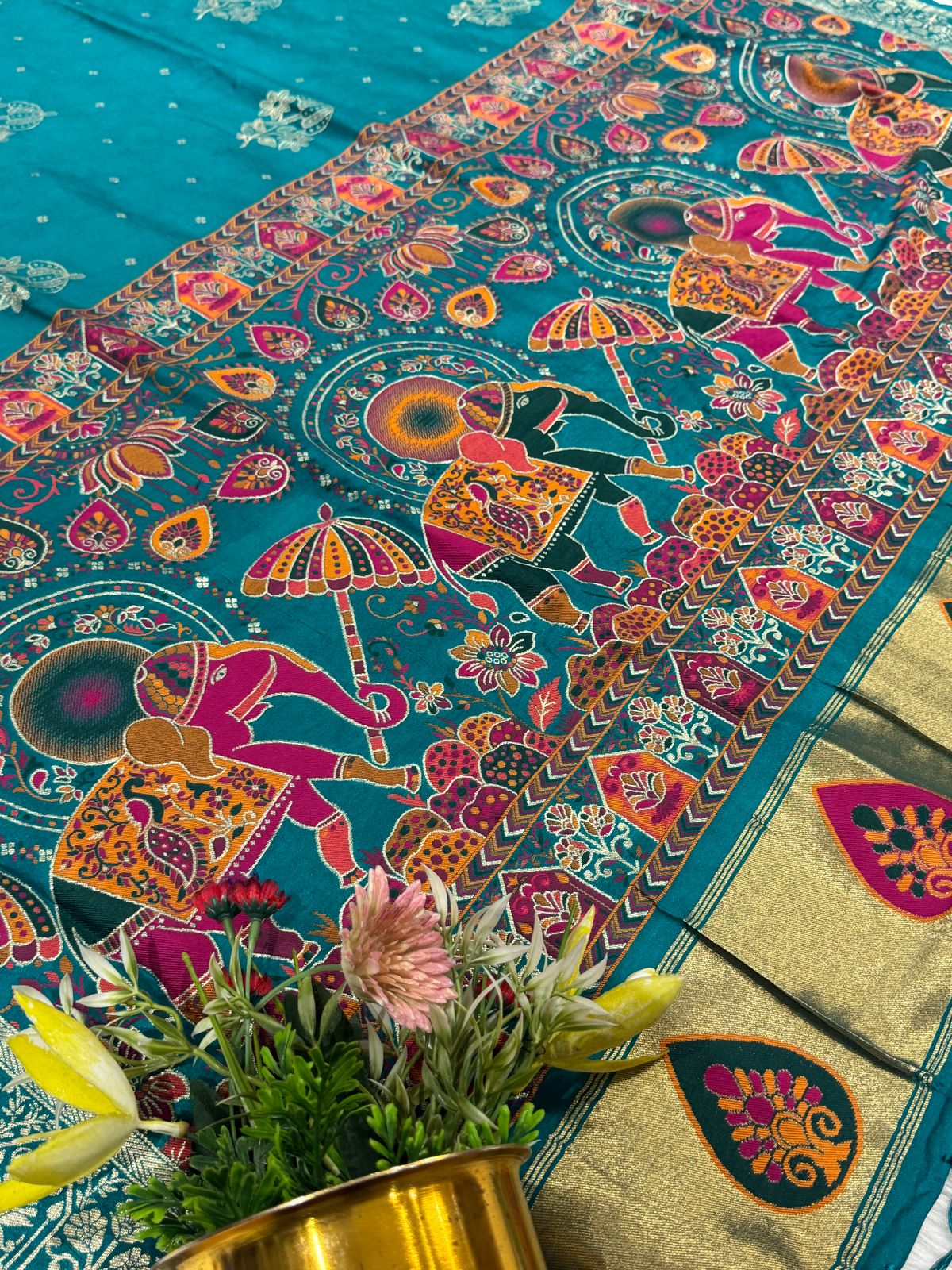 Elegant Traditional Patola Saree – Timeless Beauty at a Great Price 🌸✨