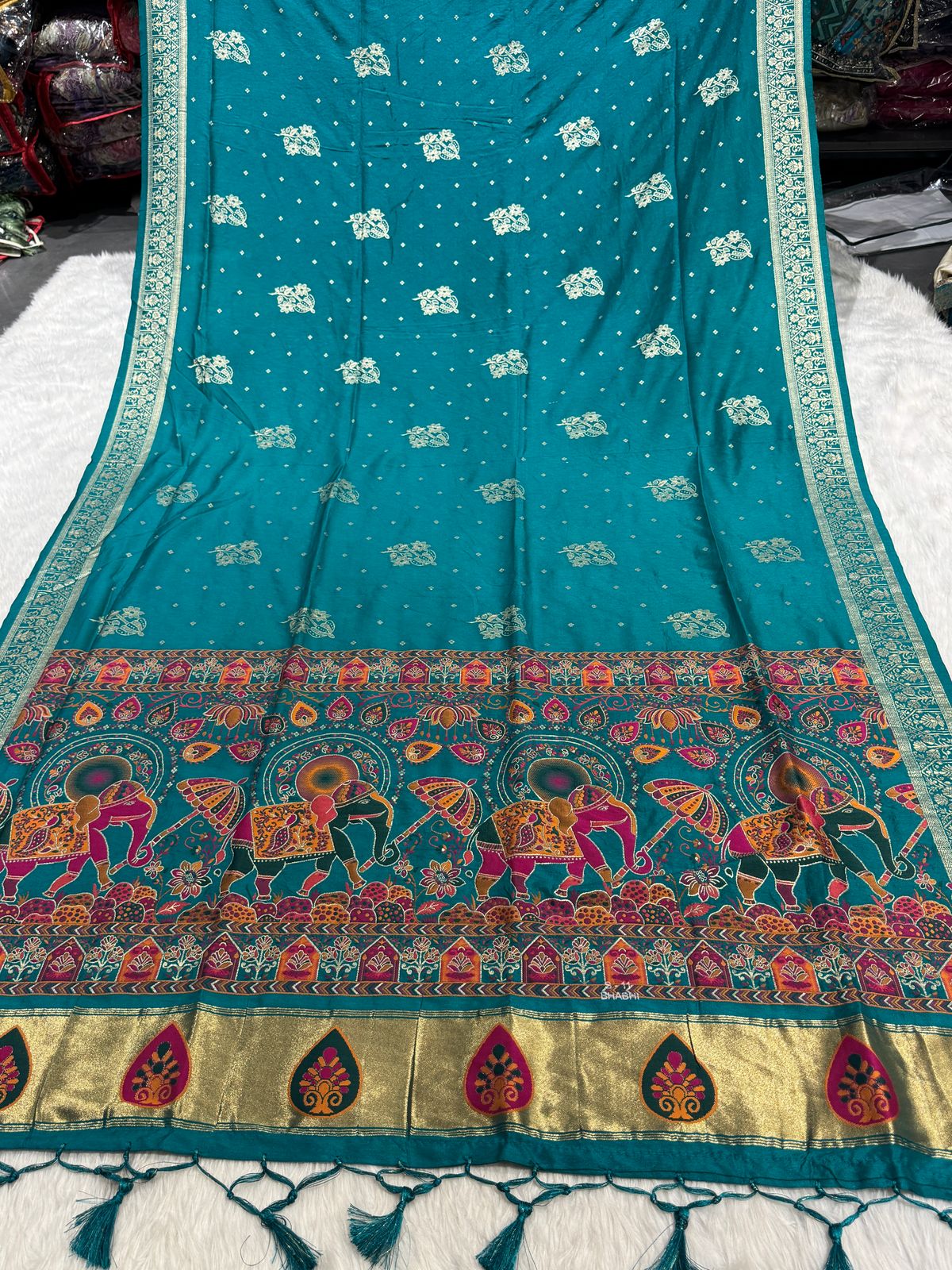 Elegant Traditional Patola Saree – Timeless Beauty at a Great Price 🌸✨
