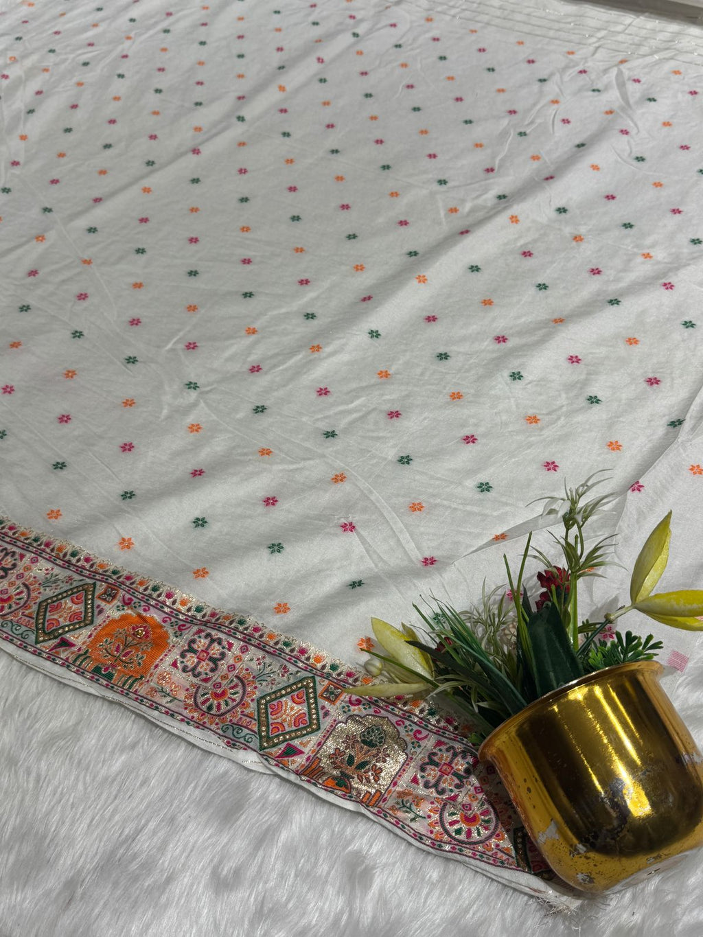 Elegant Pashmina Saree with Heavy Pallu & Viving Work – Only ₹2850 ✨🌸