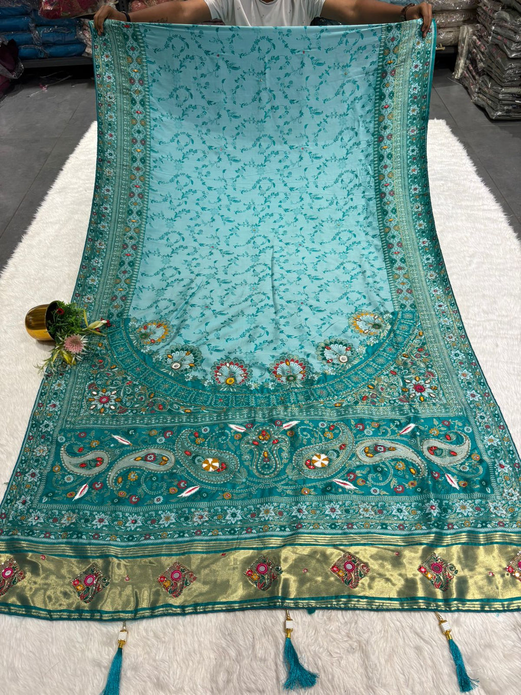 Elegant Saree with Heavy Pallu Work, Lagdi Patta, Latkan, Dhaga & Mirror Work ✨🌸