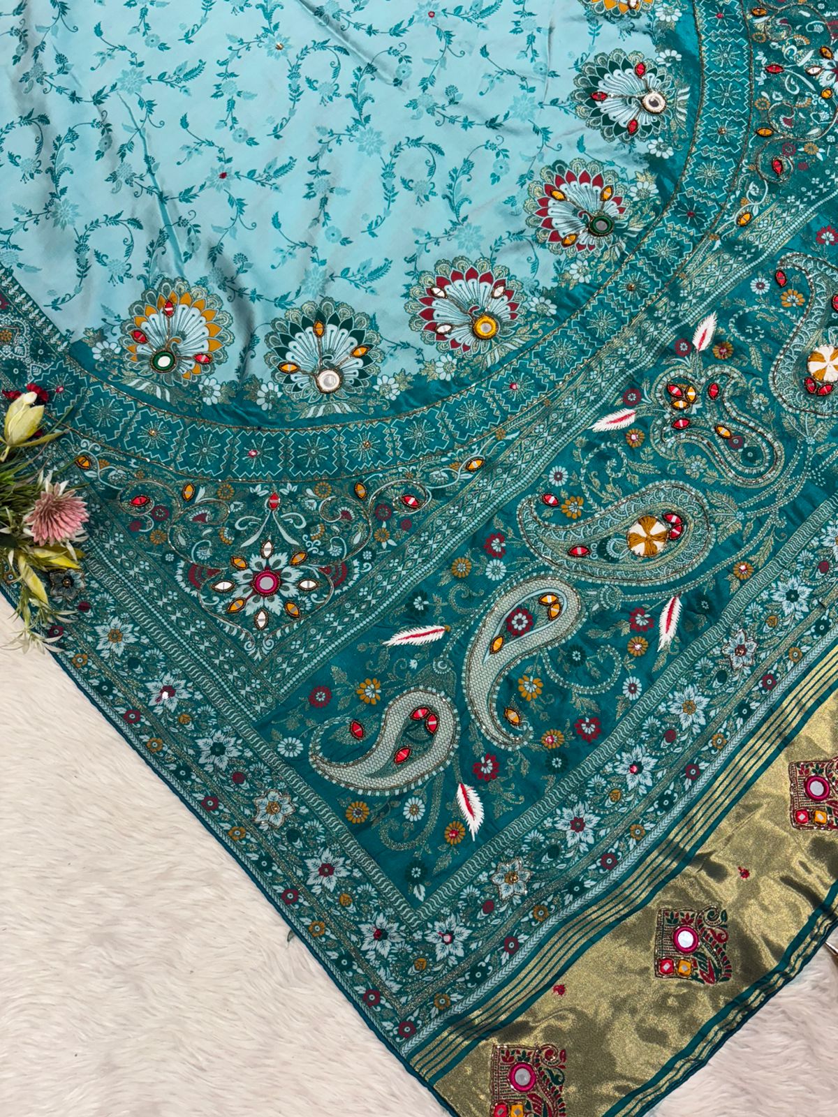 Elegant Saree with Heavy Pallu Work, Lagdi Patta, Latkan, Dhaga & Mirror Work ✨🌸