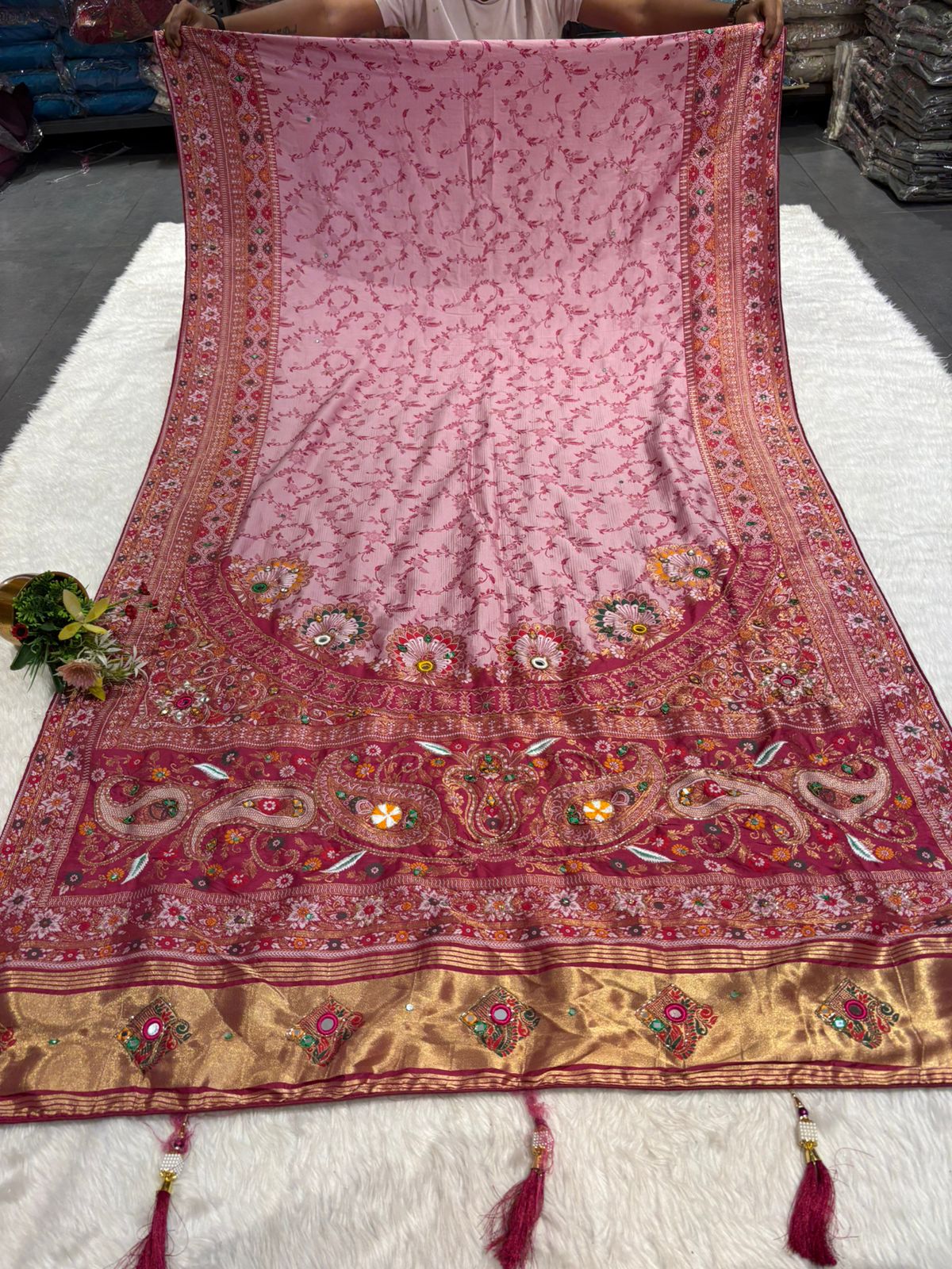 Elegant Saree with Heavy Pallu Work, Lagdi Patta, Latkan, Dhaga & Mirror Work ✨🌸